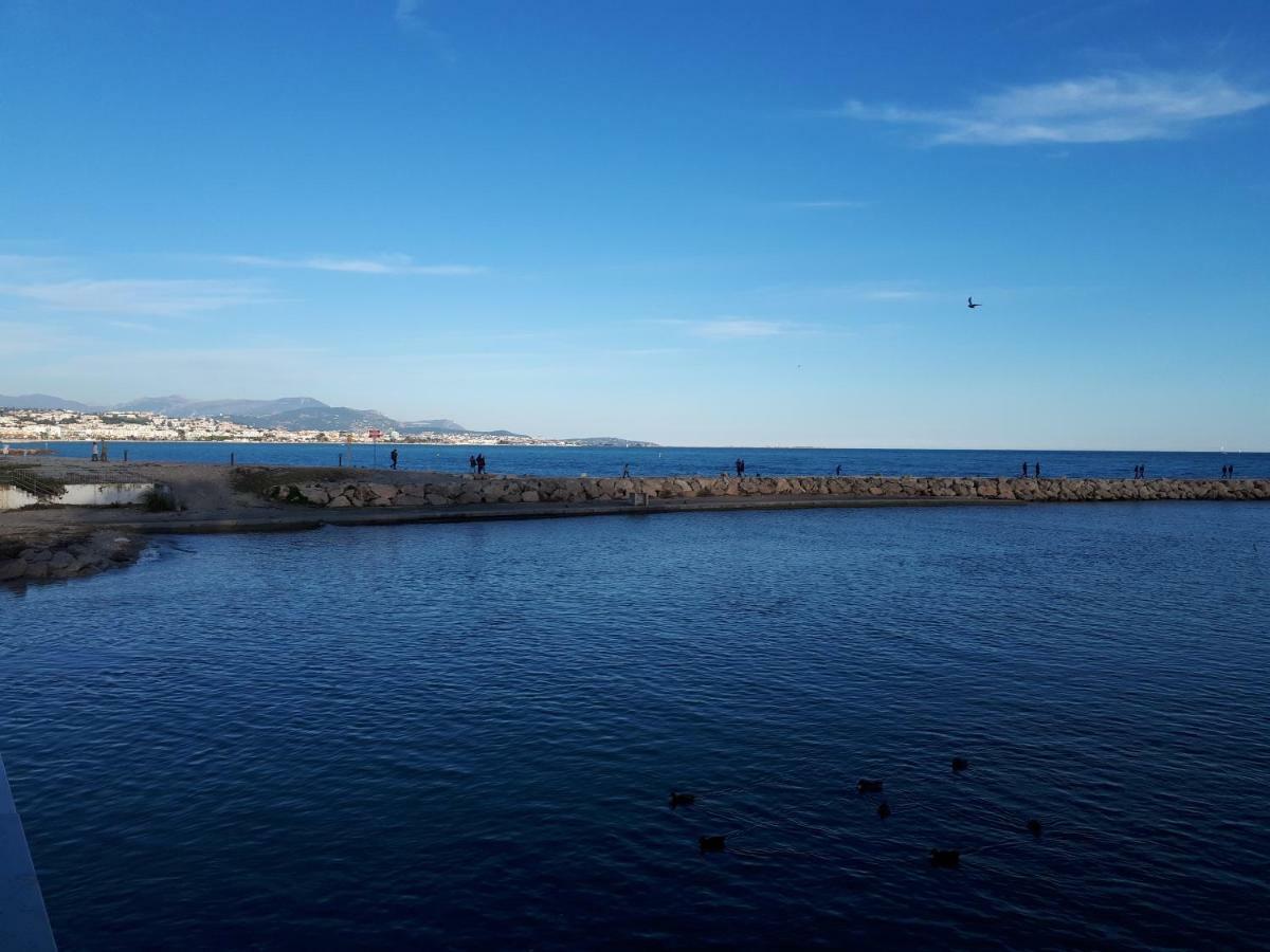 Апартаменты F2 Immeuble Les Pieds Dans L'Eau Вильнёв-Лубе Экстерьер фото